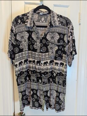 Men's Black & Cream Elephant Print Short-Sleeve Button-Down Shirt